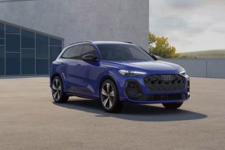 Blue 2026 Audi SQ5 Front Right Three-Quarter view
