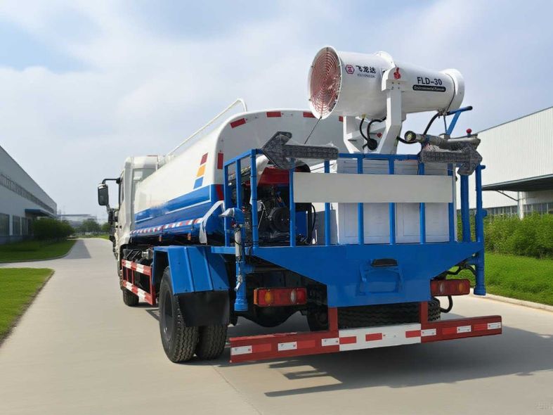 Dongfeng Tianjin 160hp 4x2 Greening Sprinkler Truck promotional image 3