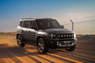Jetour off - road vehicle driving in the desert.