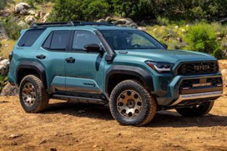 2025 Toyota 4Runner Trailhunter Front Three-Quarter