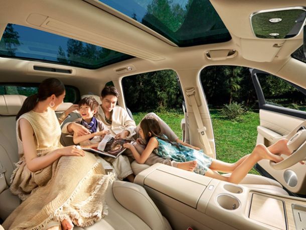 The AITO M8 offers spacious three-row seating