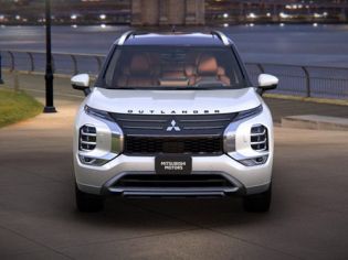 Front view of the 2026 Mitsubishi Outlander