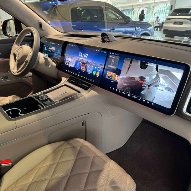 AITO M9 2026 EREV Ultra 6-Seat Triple Screen