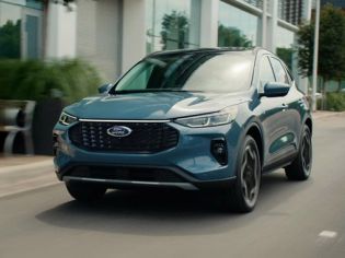 Three-quarter view of the front of the 2026 Ford Escape Hybrid