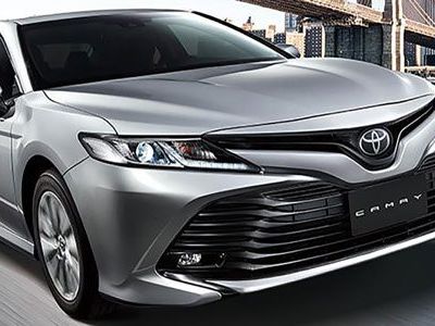 Close-up of the front of the 2019 Toyota Camry
