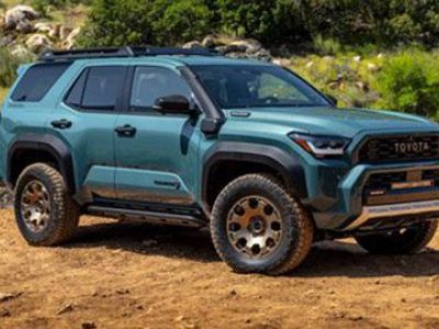 2025 Toyota 4Runner Trailhunter Front Three-Quarter