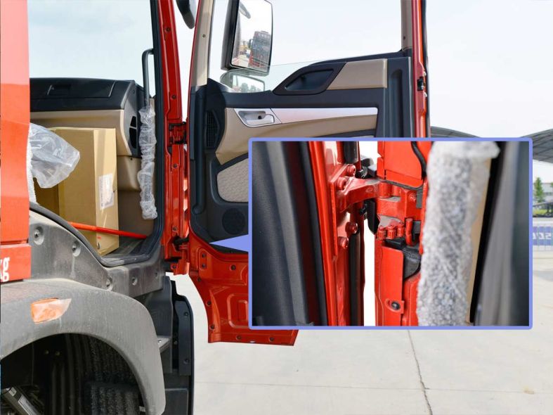 hinges of HOWO TX 8X4 Tipper Truck Heavy Duty Dump Truck
