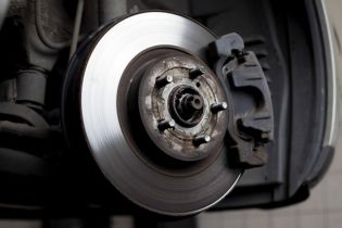 Car brake discs and brake pads