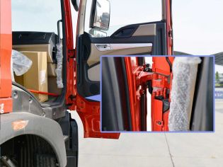 hinges of HOWO TX 8X4 Tipper Truck Heavy Duty Dump Truck