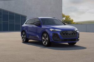Blue 2026 Audi SQ5 Front Right Three-Quarter view