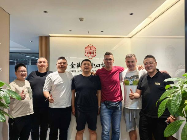 Group photo of jinyu's co-operation with Russian customers