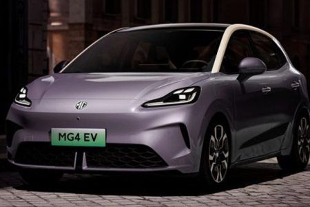 MG4 EV Front Three-Quarter