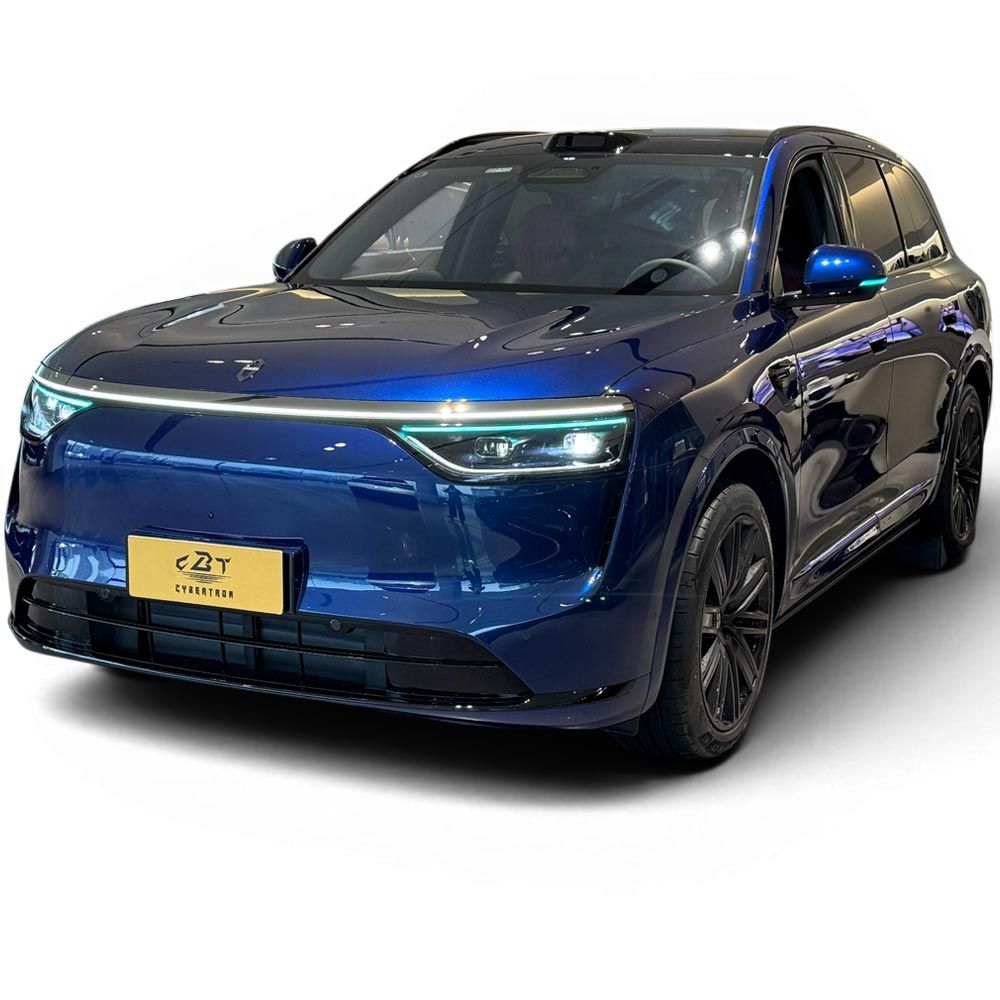 AITO M8 2025 EREV Ultra 6-Seat Front Three-Quarter View