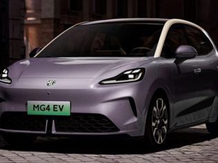 MG4 EV Front Three-Quarter