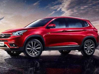 A red Chery Tiggo 7 SUV parked on a wet pavement against a scenic backdrop of city skyline and a partly cloudy sky.