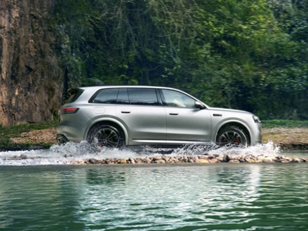 AITO M8 driving on a flooded road