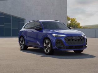 Blue 2026 Audi SQ5 Front Right Three-Quarter view