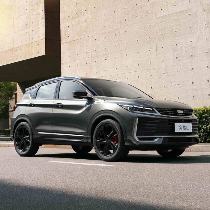 Geely BinYue L SUV parked on the street beside a concrete building.
