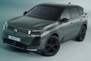 Three-quarter view of the front side of the 2026 Citroën C5 Aircross