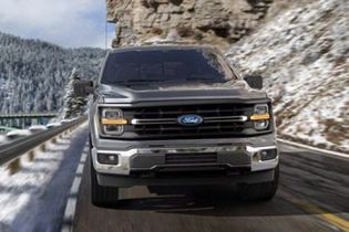 2026 Ford F-150 Lariat high-speed frontal view
