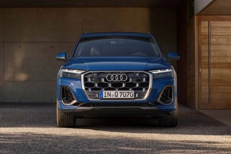 Audi Q7 front view: Striking blue luxury SUV with signature octagonal grille, sleek LED headlights, and bold front fascia.