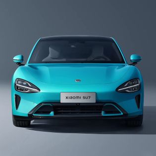 Front view of turquoise Xiaomi SU7.
