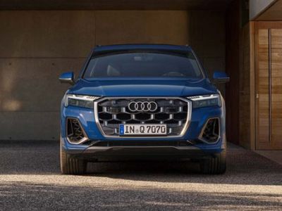 Audi Q7 front view: Striking blue luxury SUV with signature octagonal grille, sleek LED headlights, and bold front fascia.