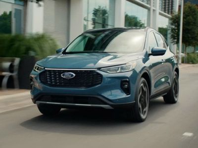 Three-quarter view of the front of the 2026 Ford Escape Hybrid
