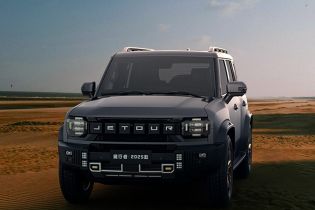 Jetour off - road vehicle in the desert.