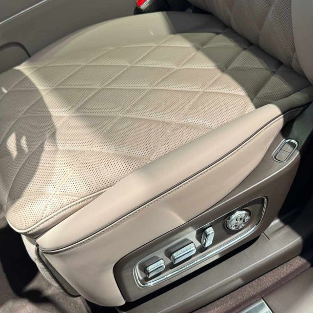 AITO M9 2026 EREV Ultra 6-Seat Seat Controls