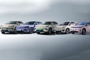 A lineup of five BYD electric cars in different colors.