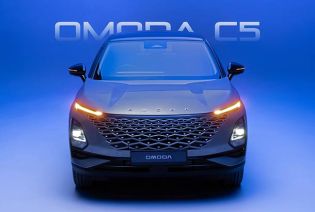 Front view of the black Omoda C5 car with its headlights on, set against a blue background with "OMODA C5" text.