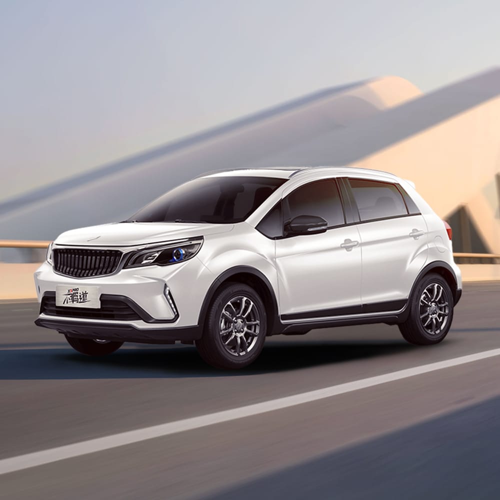 A white Suzuki X5 PRO car is driving on the road, with a modern architectural background.