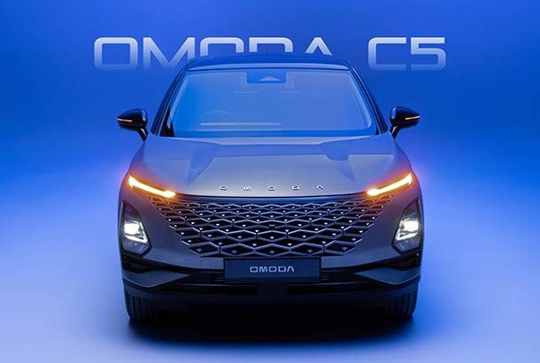 Front view of the black Omoda C5 car with its headlights on, set against a blue background with "OMODA C5" text.