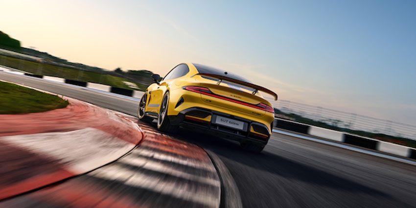 Xiaomi SU7 Ultra Rolling Shot