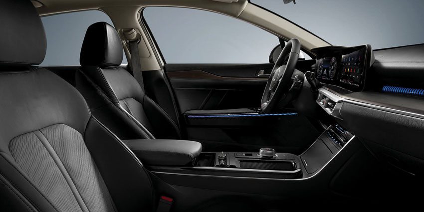 Kia K5 front row space