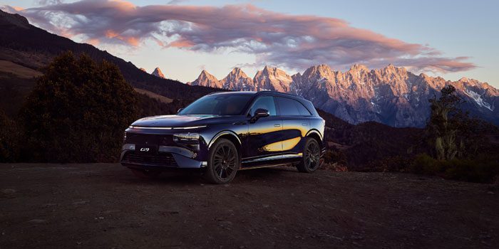 Xpeng G9 Front Three-Quarter