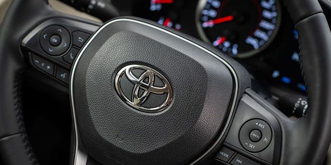 2025 Toyota Corolla steering wheel logo