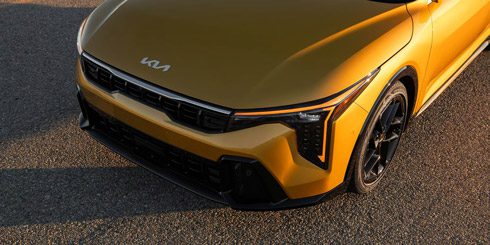 2026 Kia K4 Hatchback, bird's eye view of the headlights and Kia badge