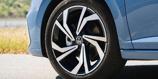 Close-up of the 2025 Volkswagen Jetta wheels