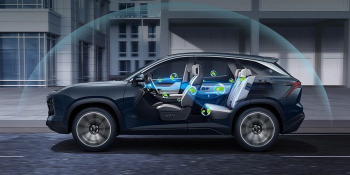 Dark SUV with open doors; interior safety features (green icons) highlighted by a blue sensor arc, urban backdrop.