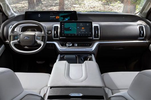 2026 Ford Expedition Platinum® SUV 24-inch panoramic display and 13.2-inch center display