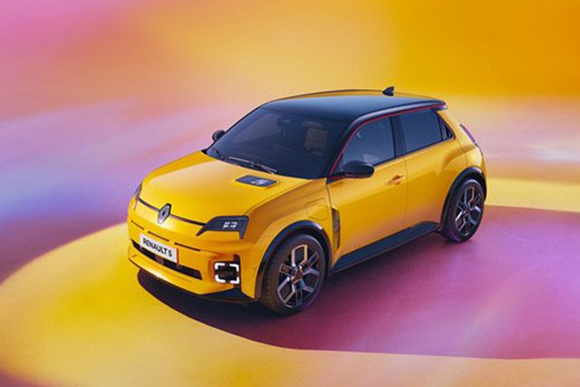 Renault 5 E-Tech electric Front Three-Quarter