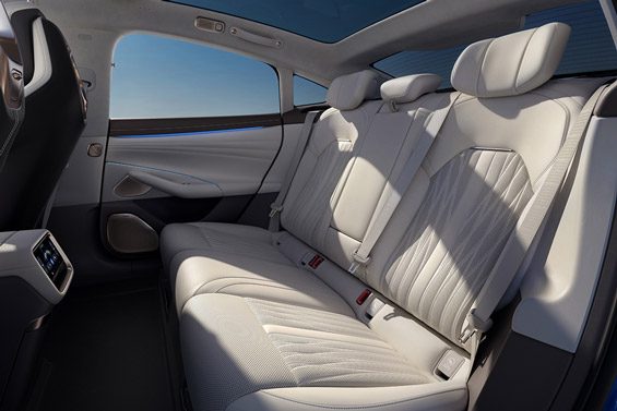 2026 Xiaomi SU7 rear seat space
