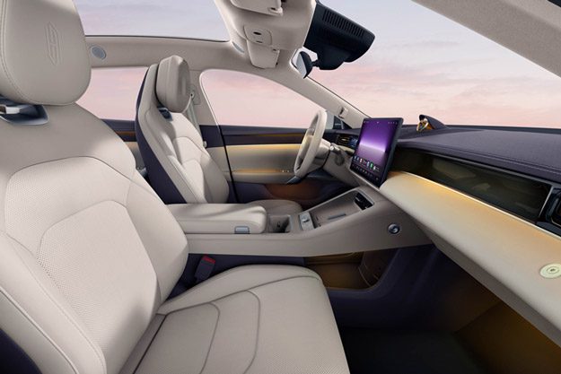 Shangjie Z7T front row space