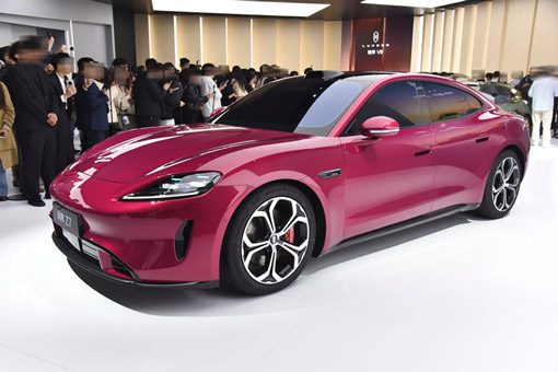 Three-quarter view of the front side of the Shangjie Z7