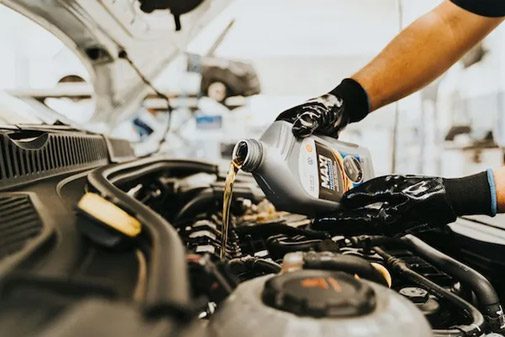 Changing car oil in hot weather