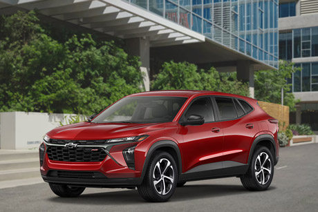 Three-quarter view of the front side of the 2026 Chevrolet Trax 1RS
