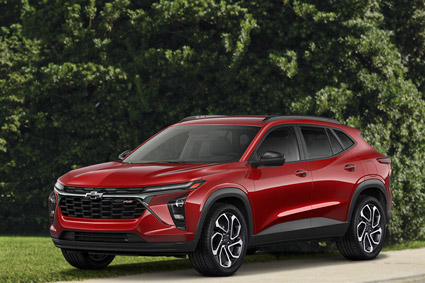 Three-quarter view of the front side of the 2026 Chevrolet Trax 2RS