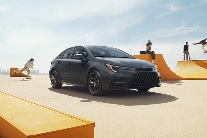 Three-quarter view of the front side of the 2026 Toyota Corolla Hybrid SE